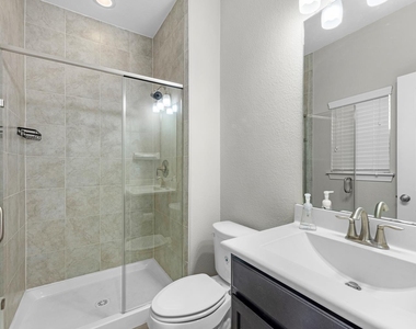 458 N Live Oak Street - Photo Thumbnail 6