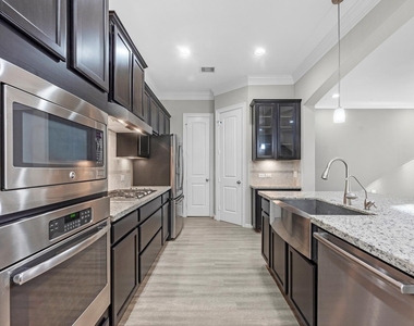 458 N Live Oak Street - Photo Thumbnail 13