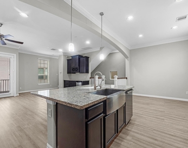 458 N Live Oak Street - Photo Thumbnail 14