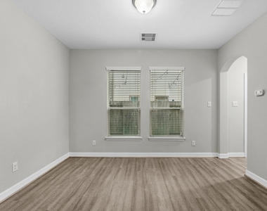 458 N Live Oak Street - Photo Thumbnail 4