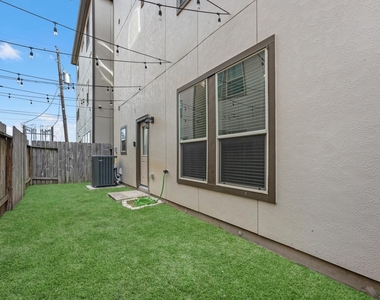 458 N Live Oak Street - Photo Thumbnail 25