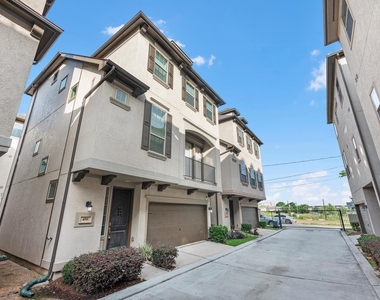 458 N Live Oak Street - Photo Thumbnail 1