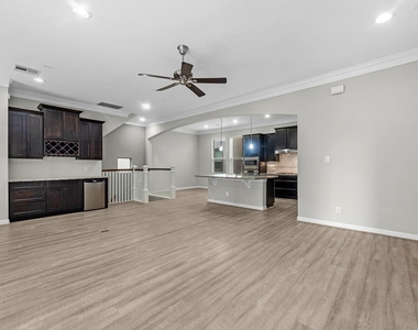 458 N Live Oak Street - Photo Thumbnail 9