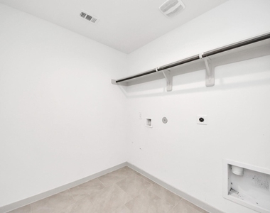 7007 Fleetwood Crescent Way - Photo Thumbnail 28