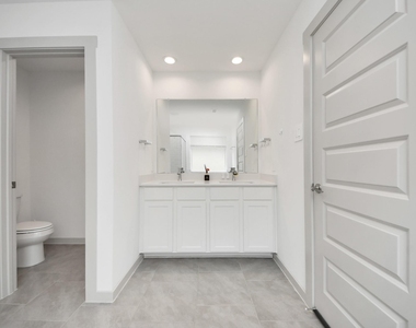 7007 Fleetwood Crescent Way - Photo Thumbnail 27