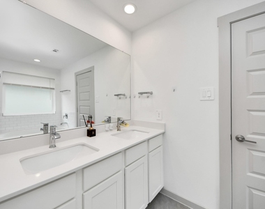 7007 Fleetwood Crescent Way - Photo Thumbnail 16