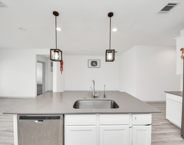 7007 Fleetwood Crescent Way - Photo Thumbnail 13