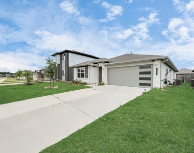 7007 Fleetwood Crescent Way - Photo Thumbnail 39