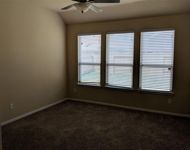 5211 Ivory Glass Drive - Photo Thumbnail 8