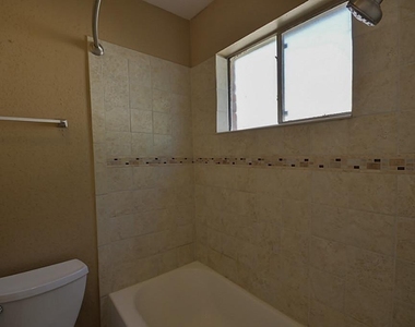 5831 Culross Close - Photo Thumbnail 9