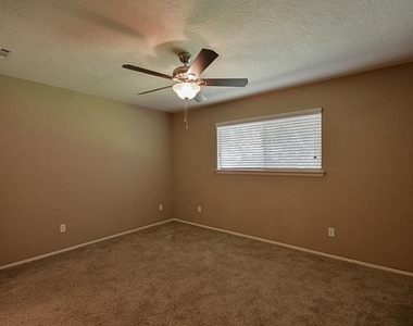 5831 Culross Close - Photo Thumbnail 7