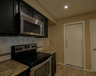 5831 Culross Close - Photo Thumbnail 4