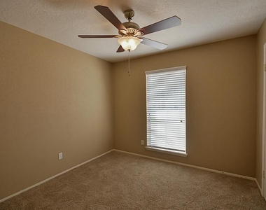 5831 Culross Close - Photo Thumbnail 13
