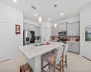 7907 Starfish Arbor Drive - Photo Thumbnail 2
