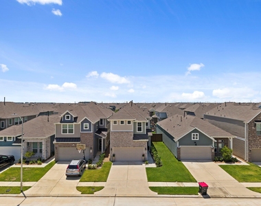 7907 Starfish Arbor Drive - Photo Thumbnail 27