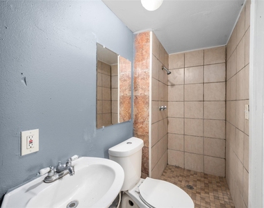 2631 Oakcliff Street - Photo Thumbnail 3