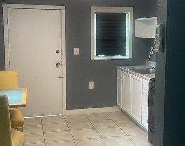 2631 Oakcliff Street - Photo Thumbnail 5