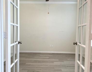15823 Vanderpool River Drive - Photo Thumbnail 4