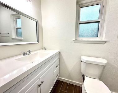 504 Raymond Street - Photo Thumbnail 7