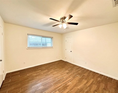 504 Raymond Street - Photo Thumbnail 6
