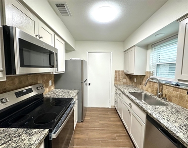 504 Raymond Street - Photo Thumbnail 3