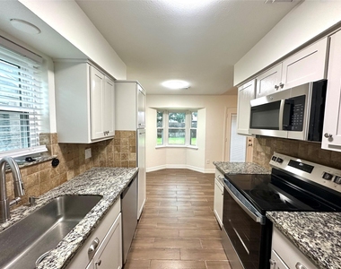 504 Raymond Street - Photo Thumbnail 2