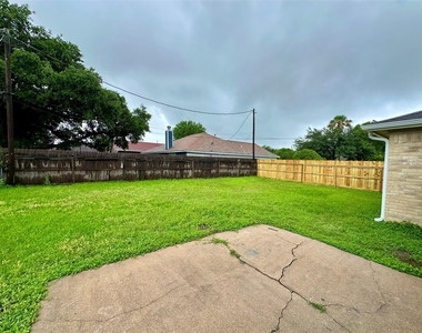 504 Raymond Street - Photo Thumbnail 14