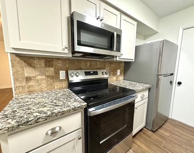 504 Raymond Street - Photo Thumbnail 4