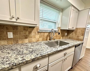 504 Raymond Street - Photo Thumbnail 5
