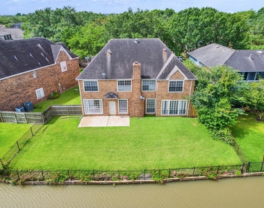 1127 Gloria Court - Photo Thumbnail 7