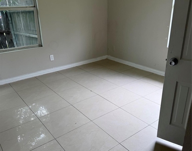 1209 Glenn Avenue - Photo Thumbnail 8