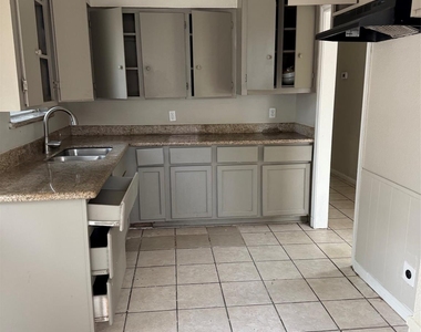 1209 Glenn Avenue - Photo Thumbnail 4
