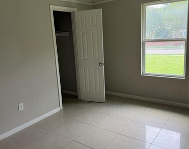 1209 Glenn Avenue - Photo Thumbnail 5