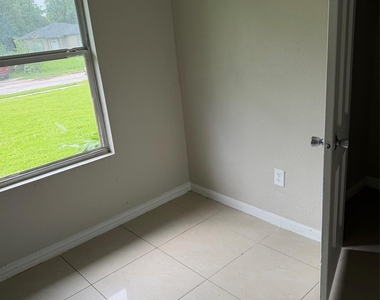 1209 Glenn Avenue - Photo Thumbnail 9