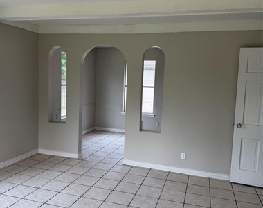 1209 Glenn Avenue - Photo Thumbnail 2