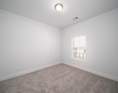 217 Catalina Cove Dr - Photo Thumbnail 10