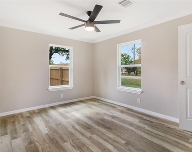 904 Westview Circle - Photo Thumbnail 15