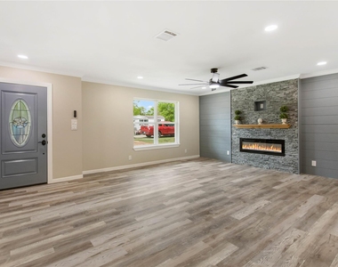 904 Westview Circle - Photo Thumbnail 3