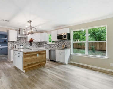 904 Westview Circle - Photo Thumbnail 10