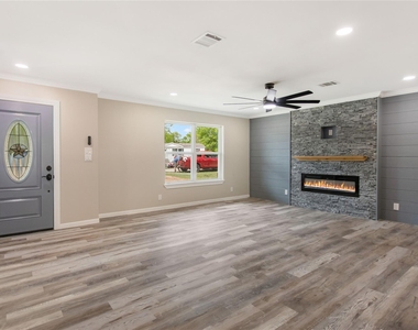 904 Westview Circle - Photo Thumbnail 4