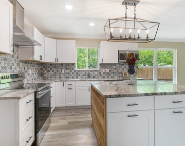904 Westview Circle - Photo Thumbnail 13