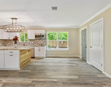 904 Westview Circle - Photo Thumbnail 7
