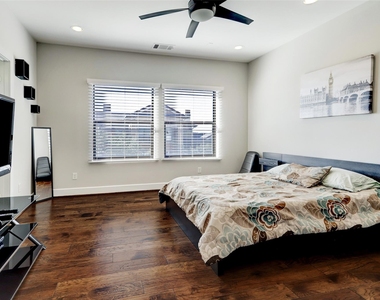 3015 Gillespie Street - Photo Thumbnail 8