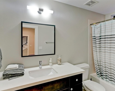 3015 Gillespie Street - Photo Thumbnail 3