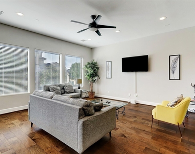 3015 Gillespie Street - Photo Thumbnail 1