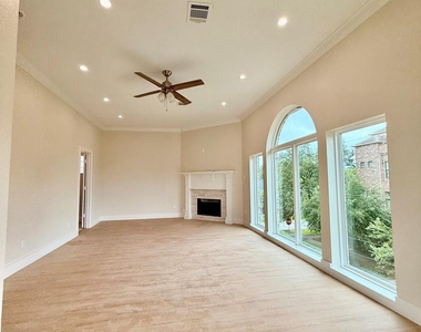 1323 Rosewood Street - Photo Thumbnail 7