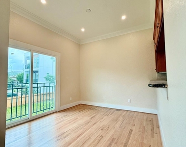 1323 Rosewood Street - Photo Thumbnail 1
