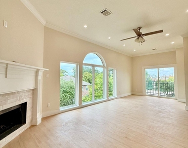 1323 Rosewood Street - Photo Thumbnail 8
