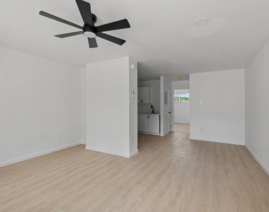 6840 Fairway Drive - Photo Thumbnail 8