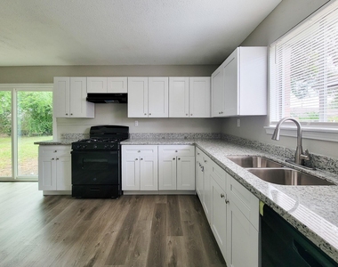 3121 Proswimmer Street - Photo Thumbnail 12